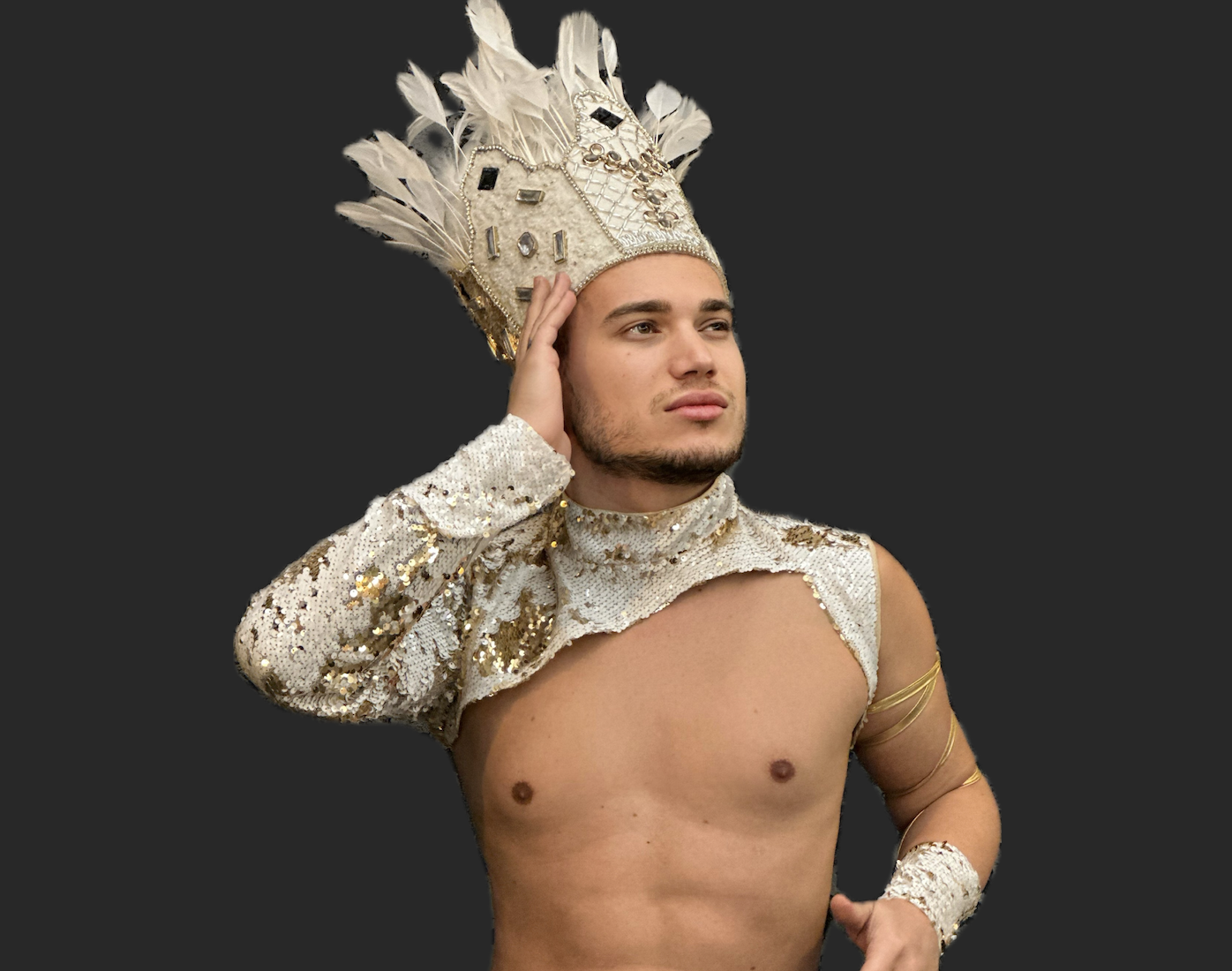 Zenne Emre Aşık: Sahne Sanatlarında Yeni Bir Yıldız