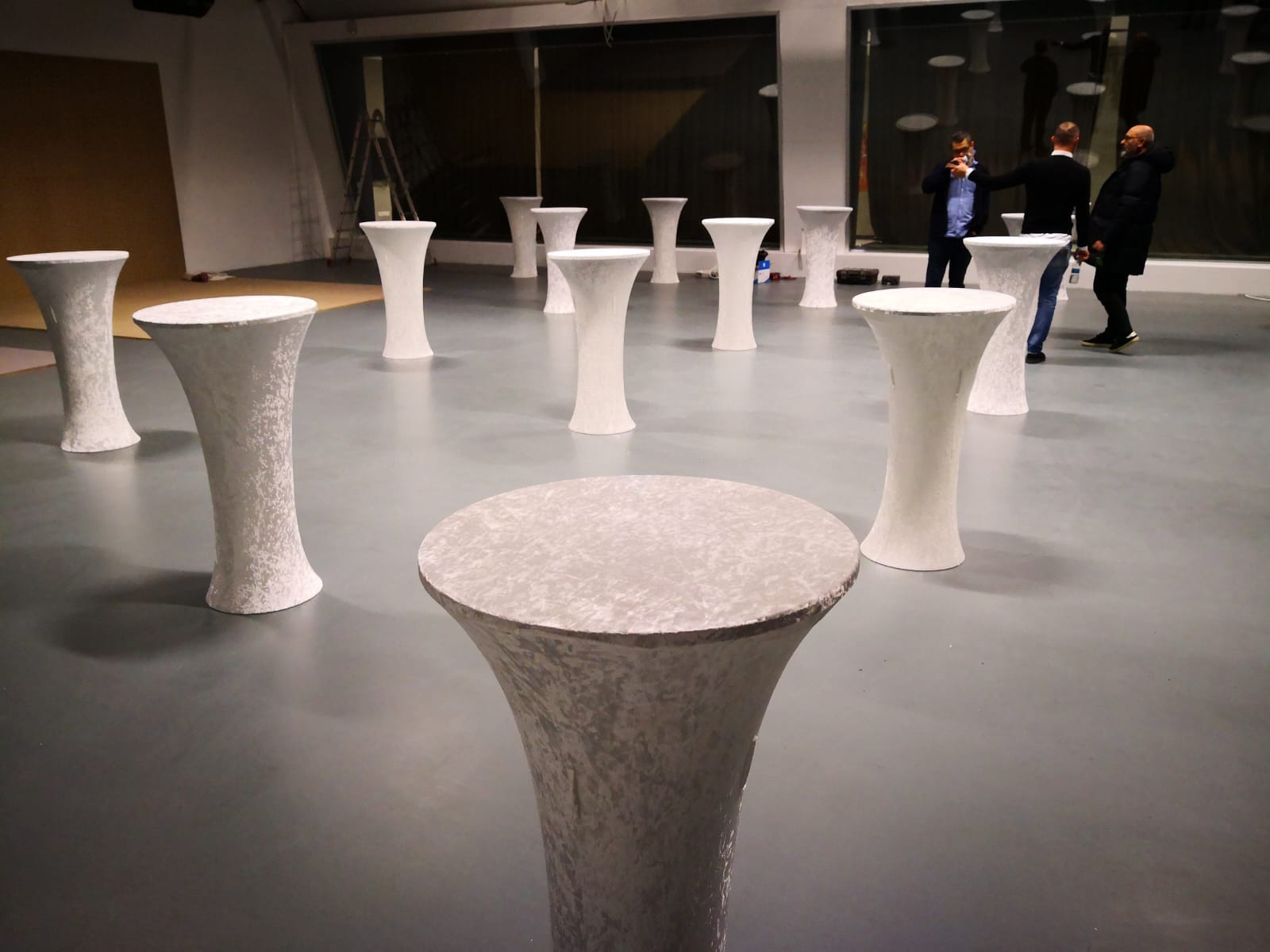 Kiralık Kokteyl Masası mı Satın Alma mı? Karşılaştırmalı Analiz